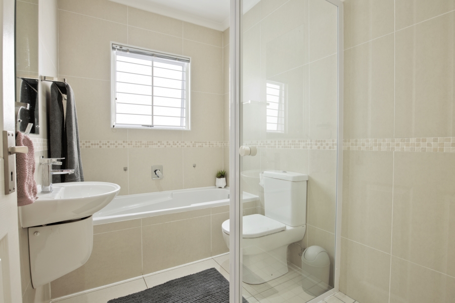 3 Bedroom Property for Sale in Sunningdale Western Cape